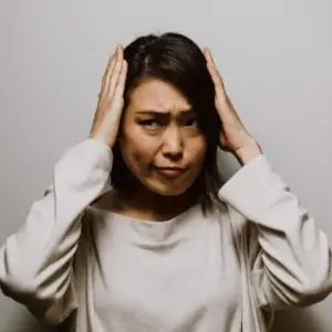 fpkdl.com_960_1761647005_portrait-mature-man-against-gray-background_1048944-6320370